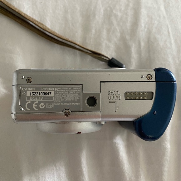 Canon PowerShot A70 - Picture 5 of 7